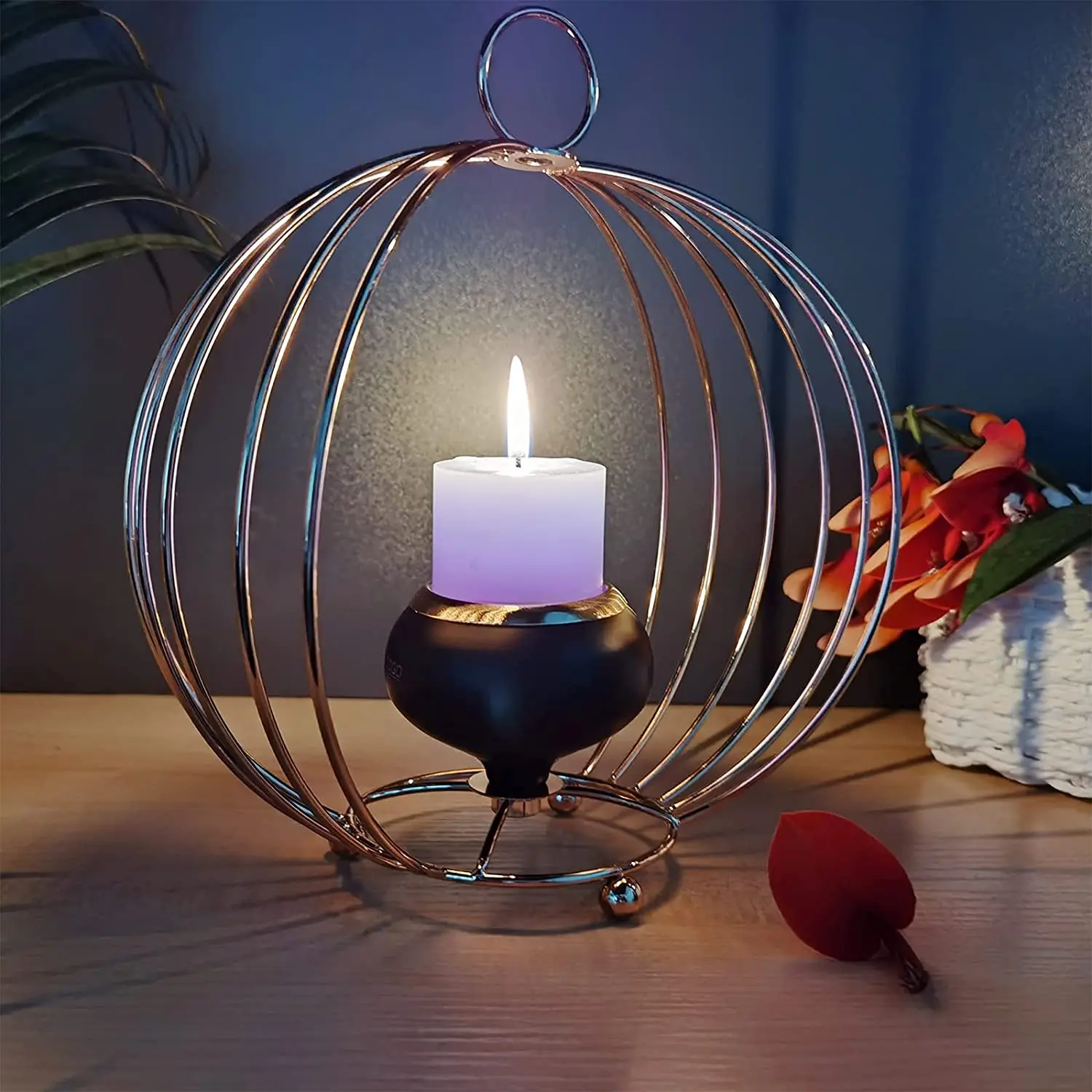 Элегантный круглый металлический подсвечник идеально подходит для настольного и внутреннего наружного домашнего