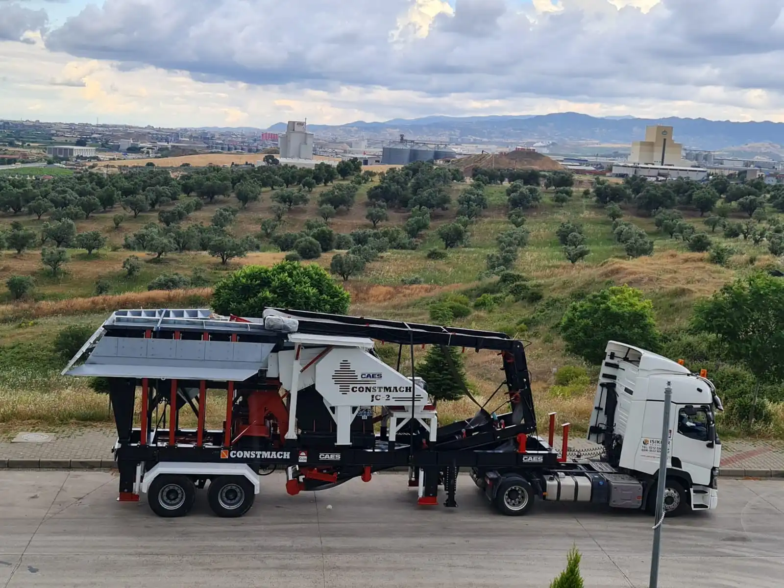 MIDDLE CAPACITY SEMI MOBILE JAW CRUSHER FOR QUARRY PLANT