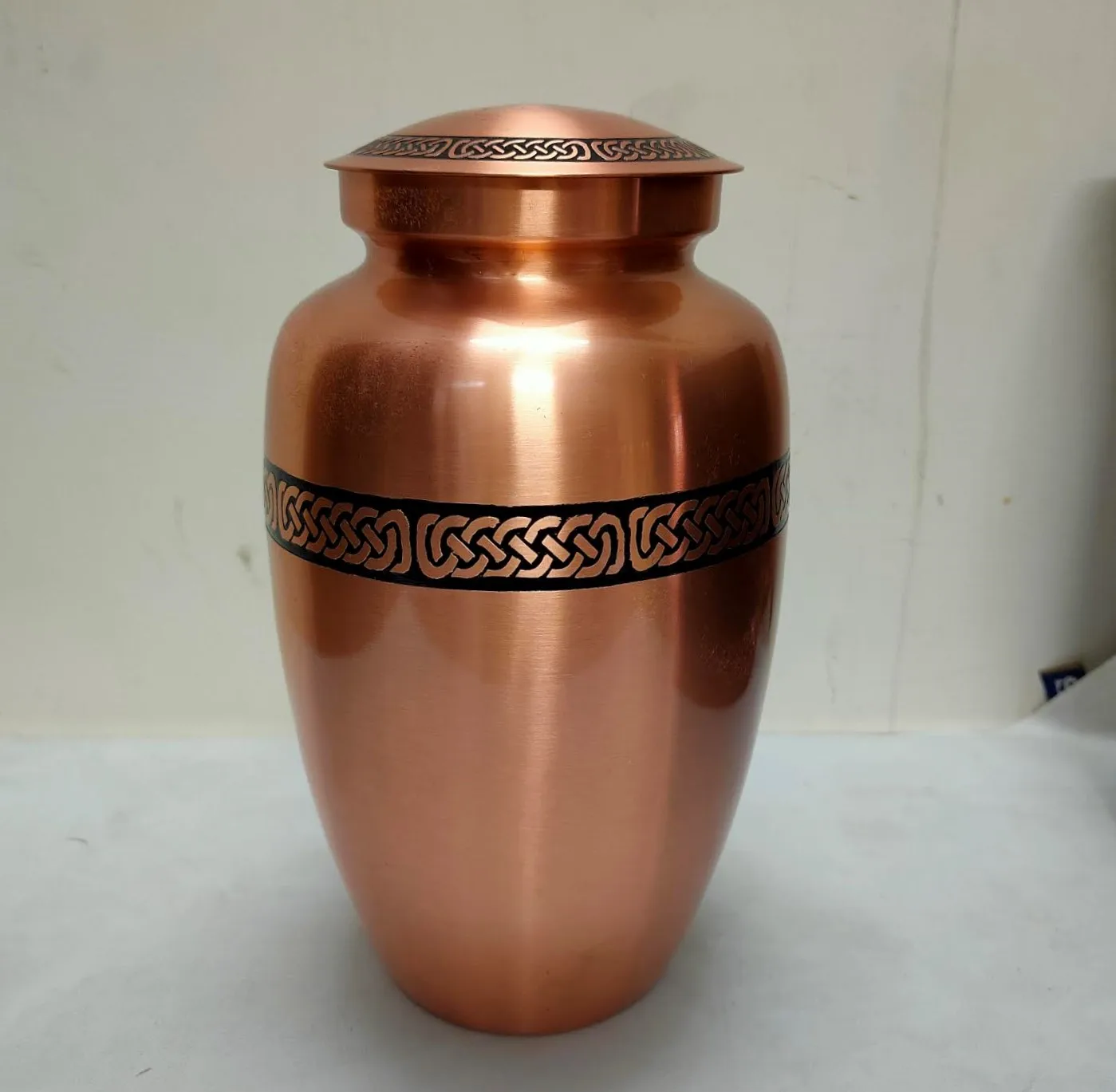 American and European Etched Customize Cremation Urns Handmade Copper Cremation Urns For Adults Cremation Urns for Human Ashes
