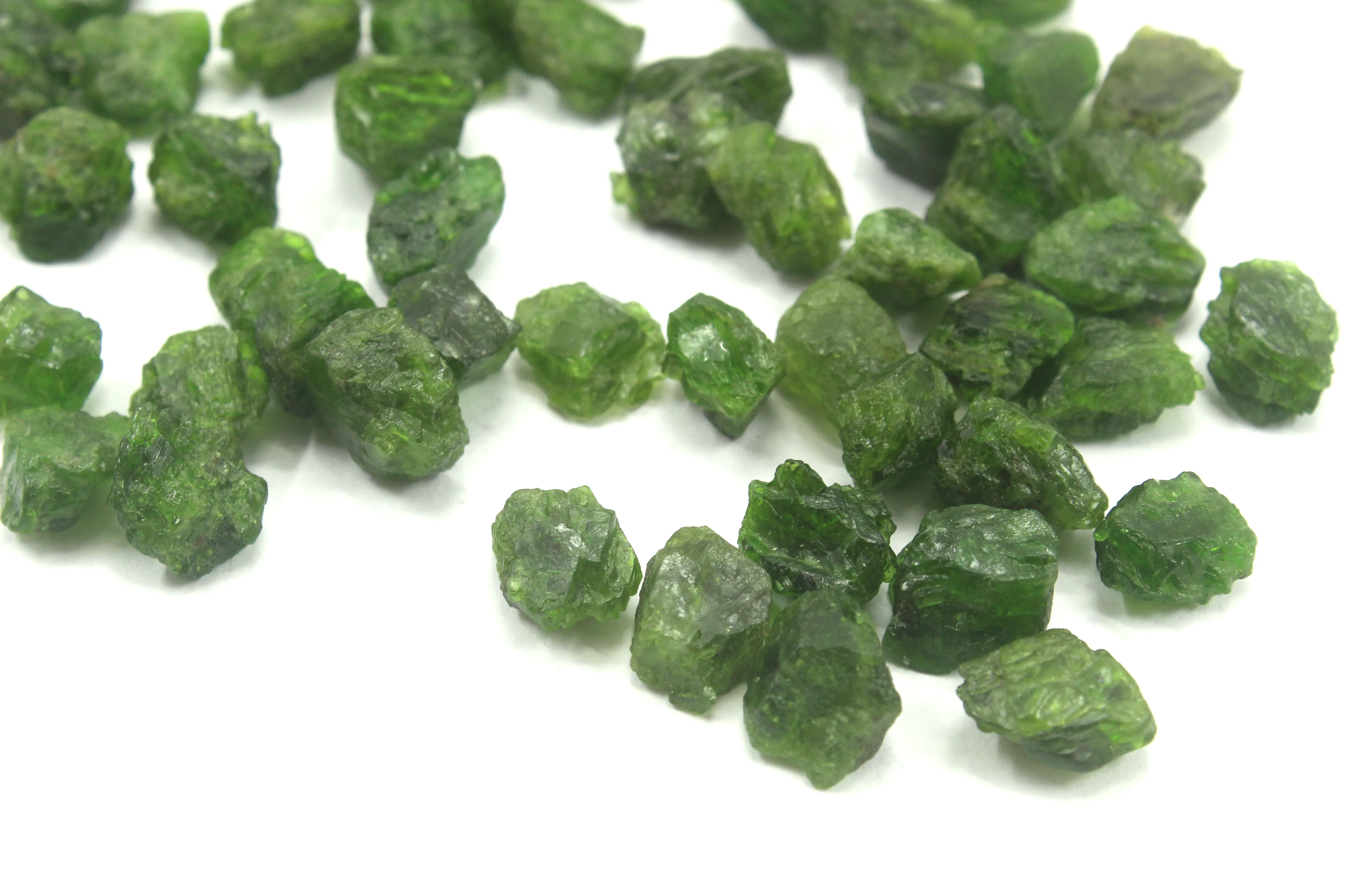 Top Quality 25 Pieces Natural Green Tourmaline Rough Untreated Handcut Loose Gemstone Making Jewelry Wholesale