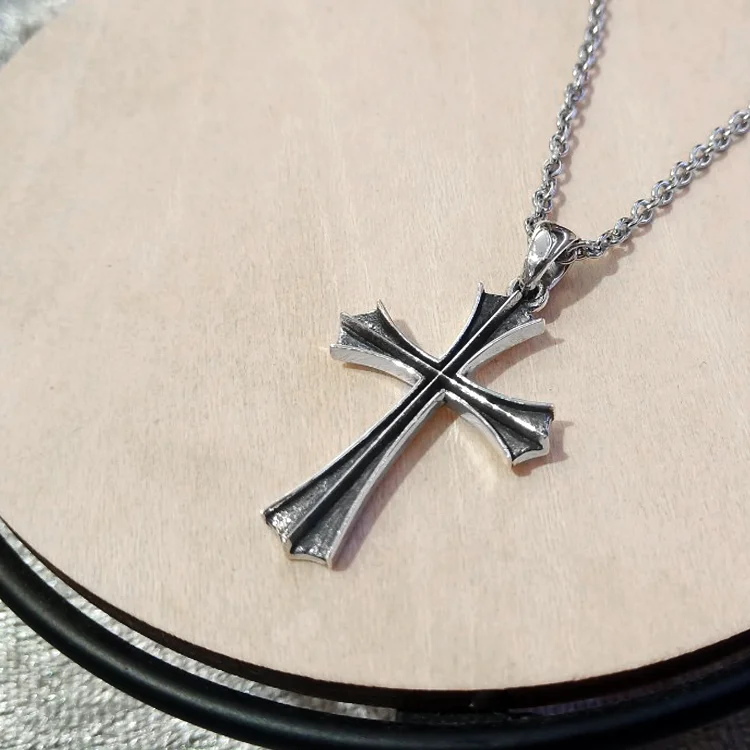 Ожерелье с подвеской в виде креста