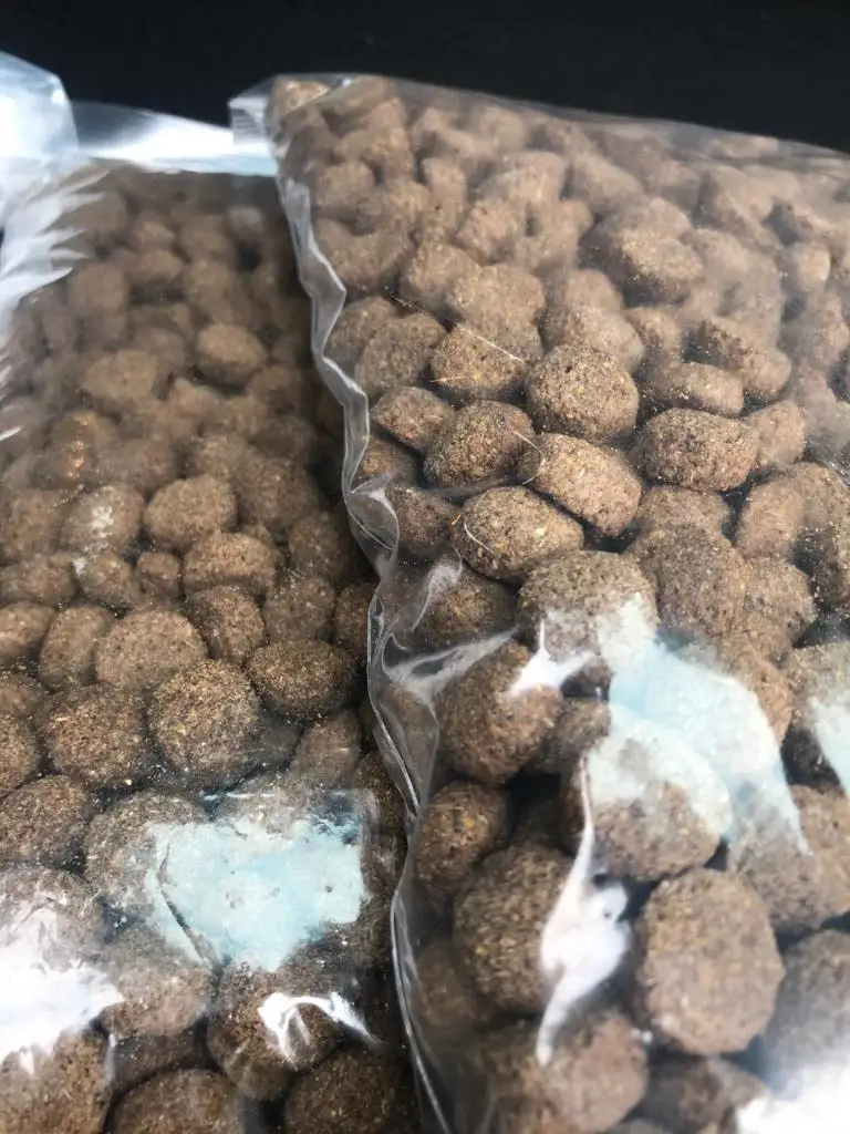 
Dry dog food for adults COMET 