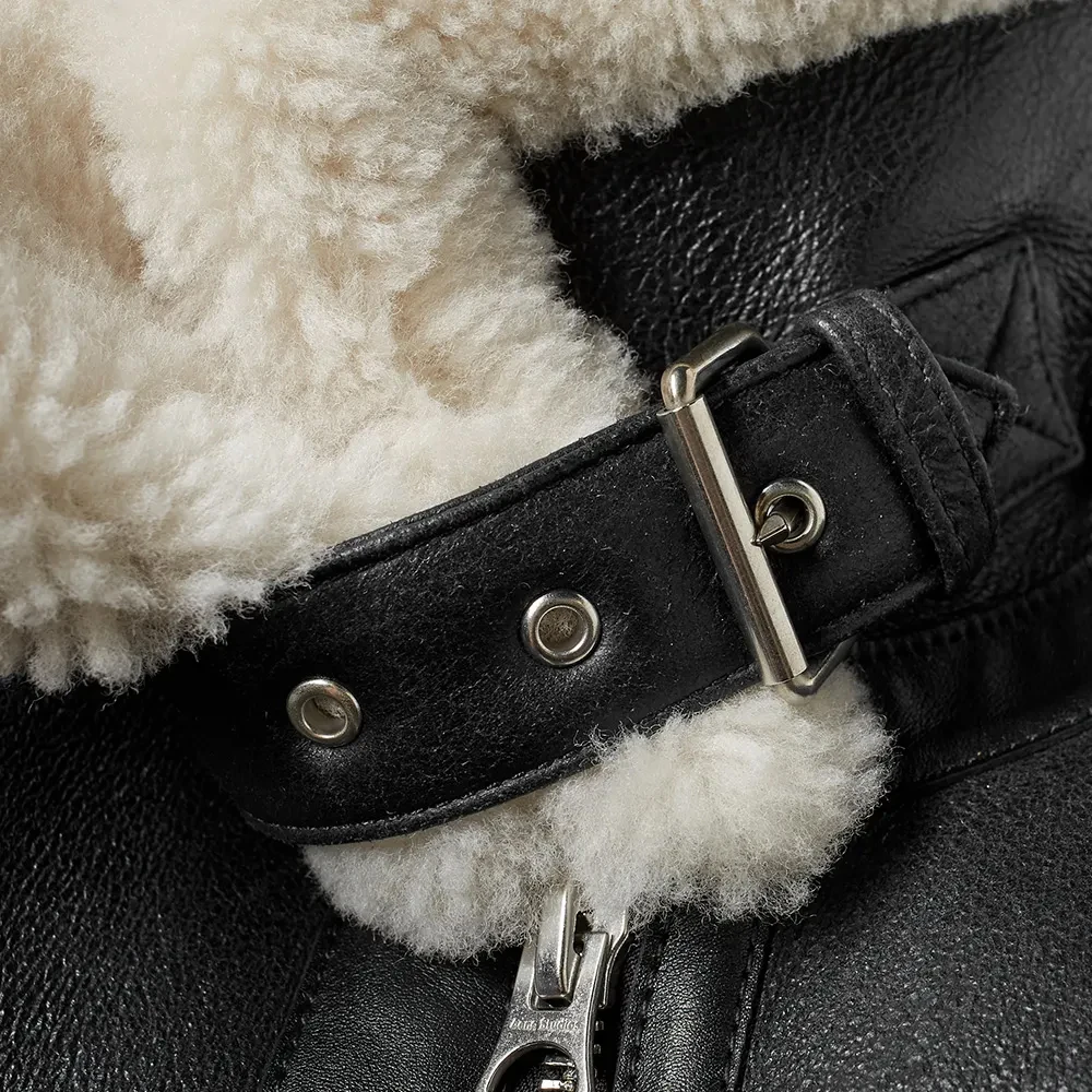 Мужская куртка-бомбер из натуральной овечьей кожи