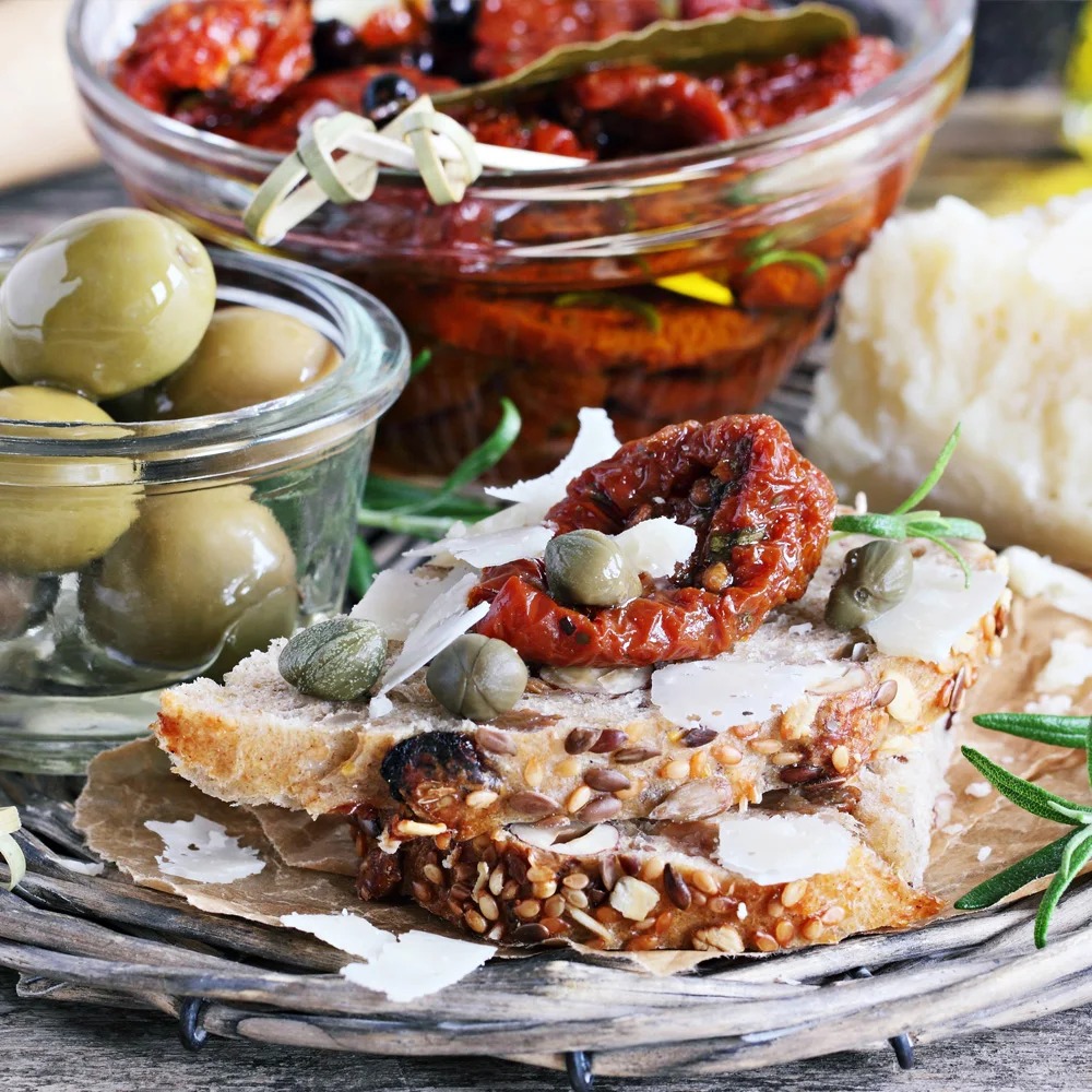 Italian top quality salty sundried cherry tomato 190g jar food packaging bruschetta plates for appetizer