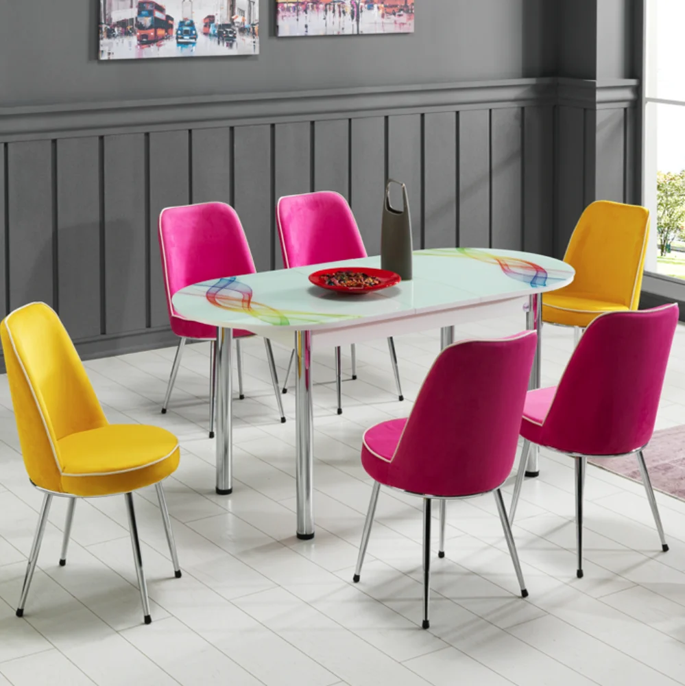  Овальный обеденный стол с функцией автоматического складывания.