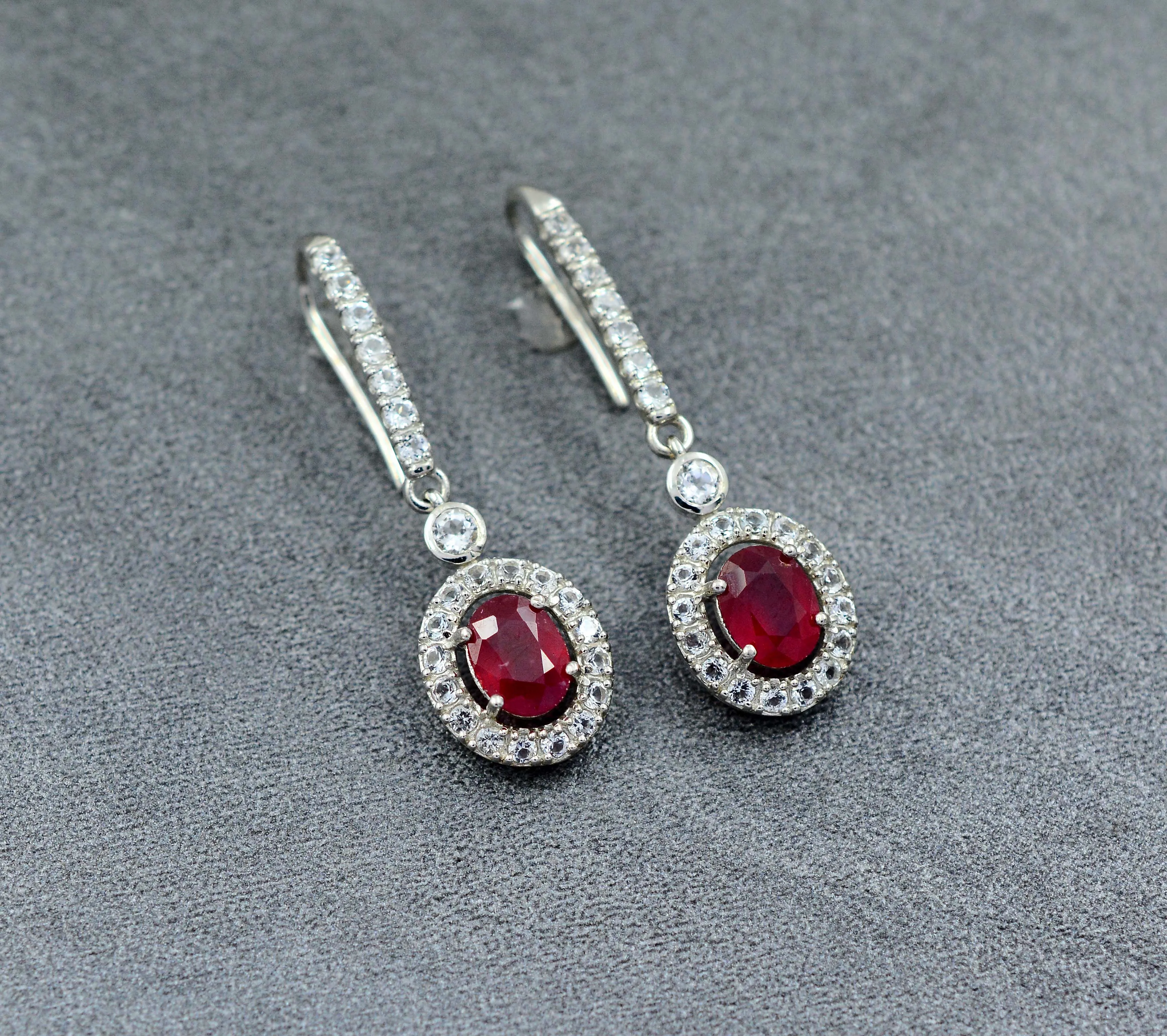 Женские серьги-подвески из серебра 925 пробы с натуральным красным Рубином 6x8 мм овальной огранки