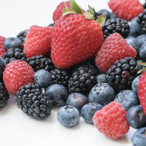
Top Quality Fresh Berries Fruits Eco Friendly Packages Korean Delicious Sweet Golden Strawberry 