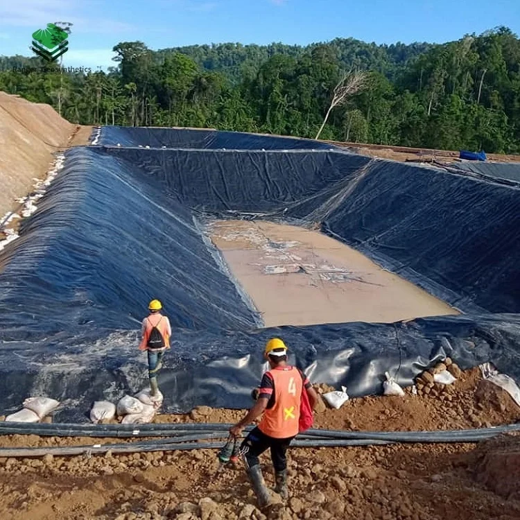 Геомембрана из полиэтилена высокой плотности, используется в пешеходных бассейнах
