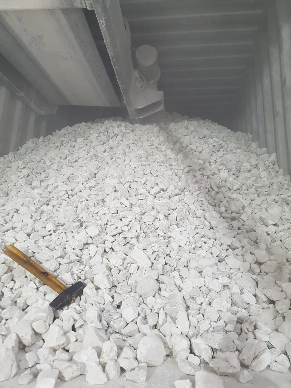 GOOD PRICE HIGH QUALITY BURNT LIME CAO 90% MIN // QUICKLIME LUMPS MADE IN VIETNAM