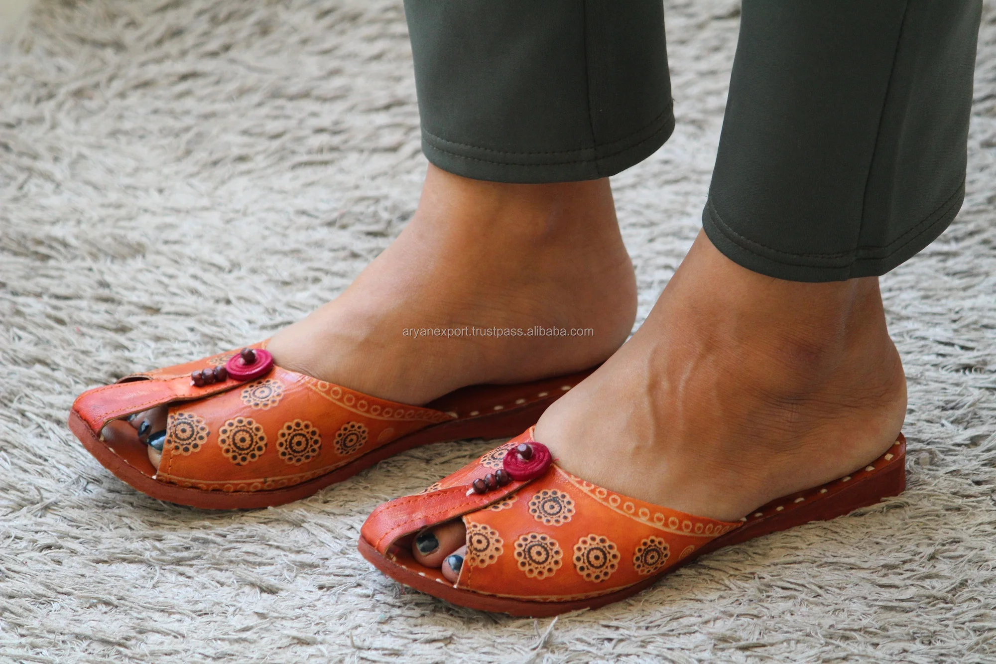 Women Handcrafted Ethnic Shoes Leather Kalamkari Footwear Khussa Indian Printed Jutti