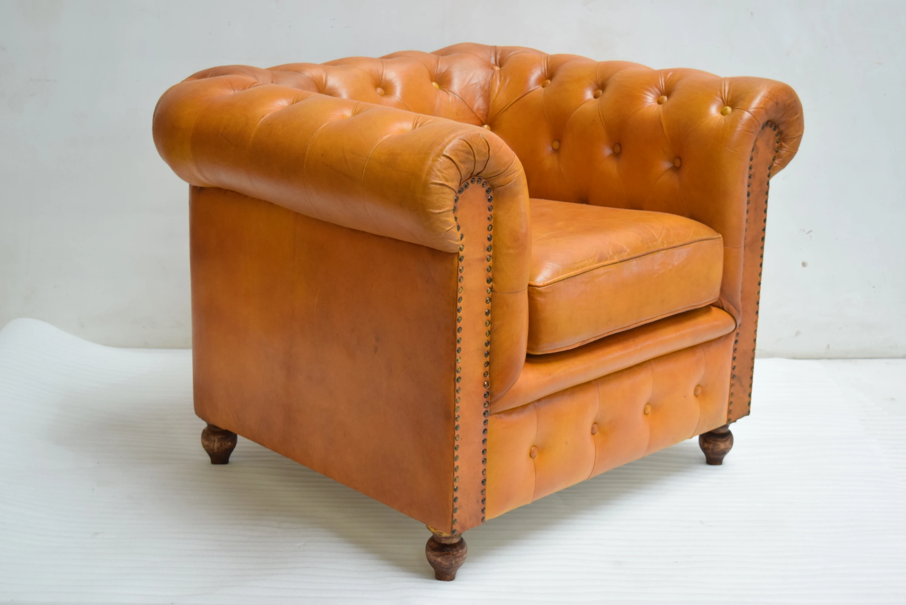 Top Selling Vintage Genuine Leather Chesterfield Sofa with Chrome Casters 1+2+3 Sofa Set in Various Colors Home Furniture