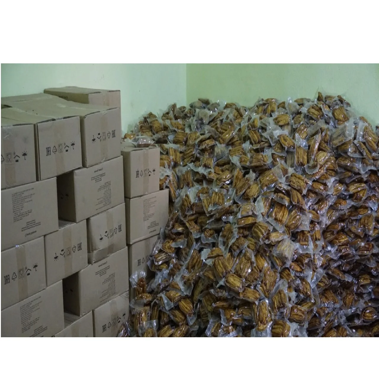 Hot Sale Soft Sweet Taste Dried Banana 12-24 Months Shelf Life Organic Yellow Packing In Vacuum Pack Peel Banana From Vietnam