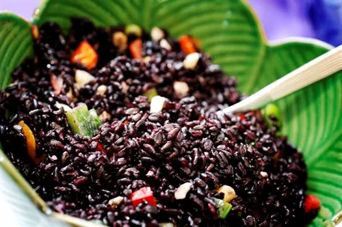 Вьетнамский пищевой богатый питательный органический черный рис для вкусной еды Природный выбор черного