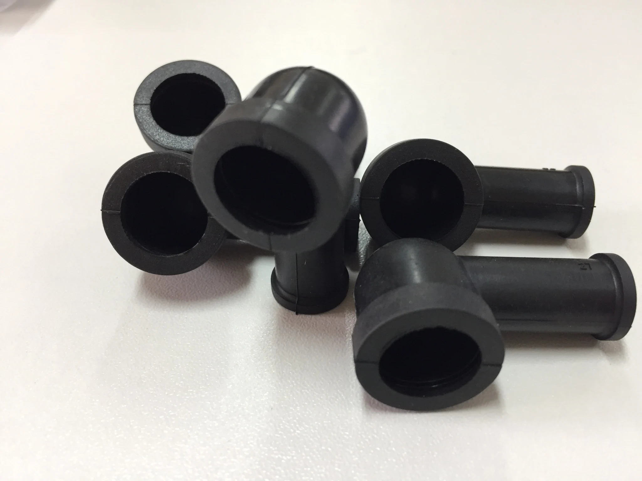  Резиновые запасные части/техническая резина/резиновые изделия на заказ автомобильные части резиновые детали