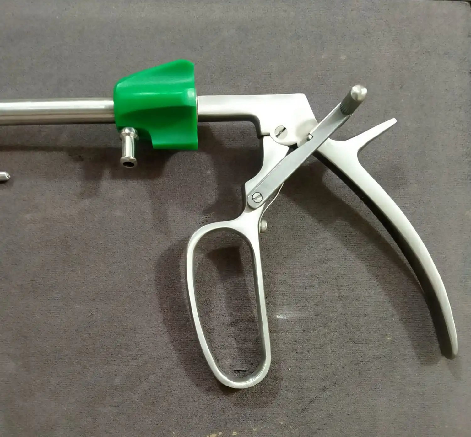 Kara Mediclust Bull Dog Clamp with handle for surgical use / Reusable Bull dog clip applier with 6 attchmants