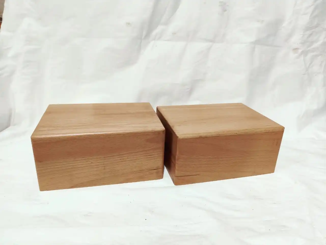 Hot Selling Custom Empty Brown Wooden Cat Cremation Urns Handmade Pet Memorial Keepsake Gift Boxes Ashes Funeral Caskets Bag