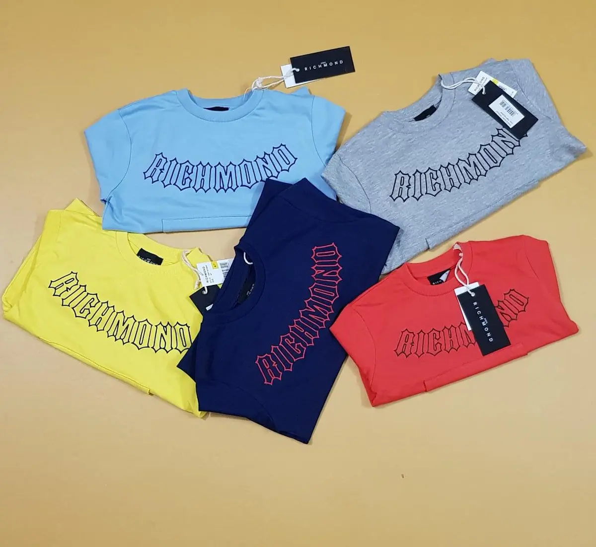 KIDS T-SHIRT SURPLUS GARMENTS MANUFACTURES MOQs 1015.4K stock