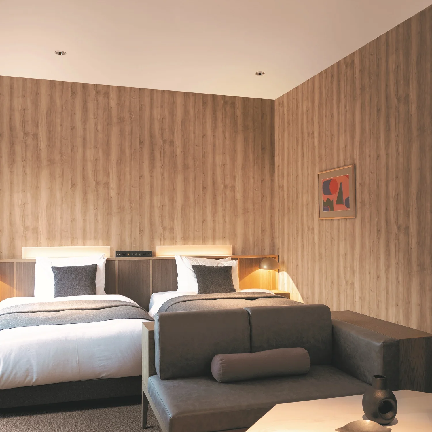 It is a stylish wallpaper made in Japan with a cork pattern that is ideal for hotel lobbies.