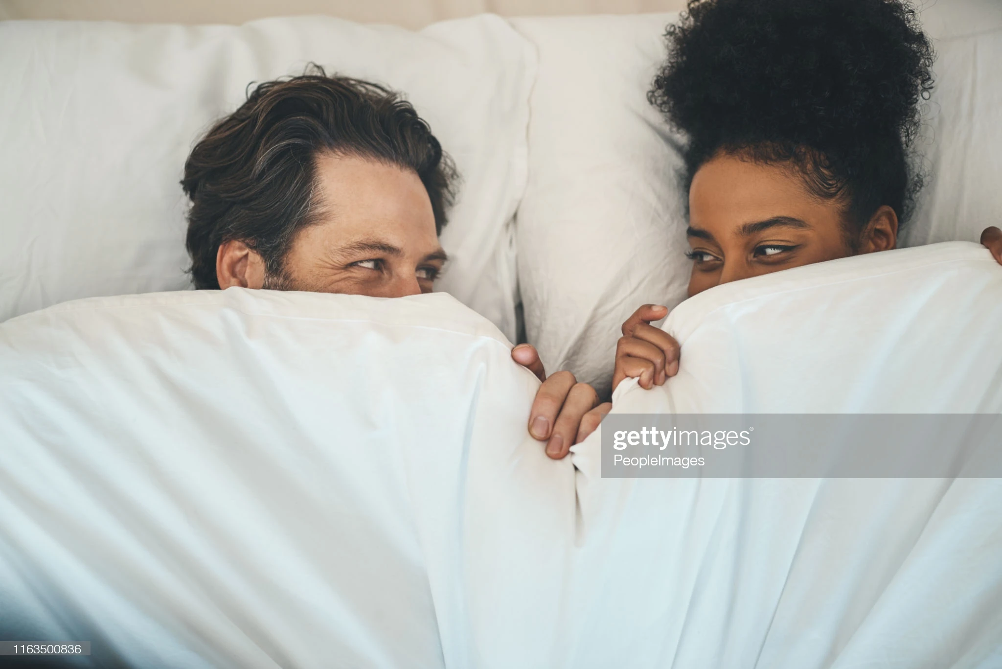 Комфортная простыня однотонная Простыня из хлопка и полиэстера с принтом для двуспальной кровати