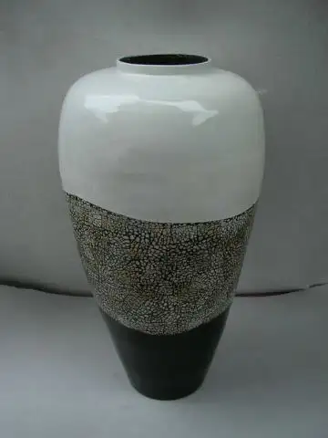 
Lacquer vase 