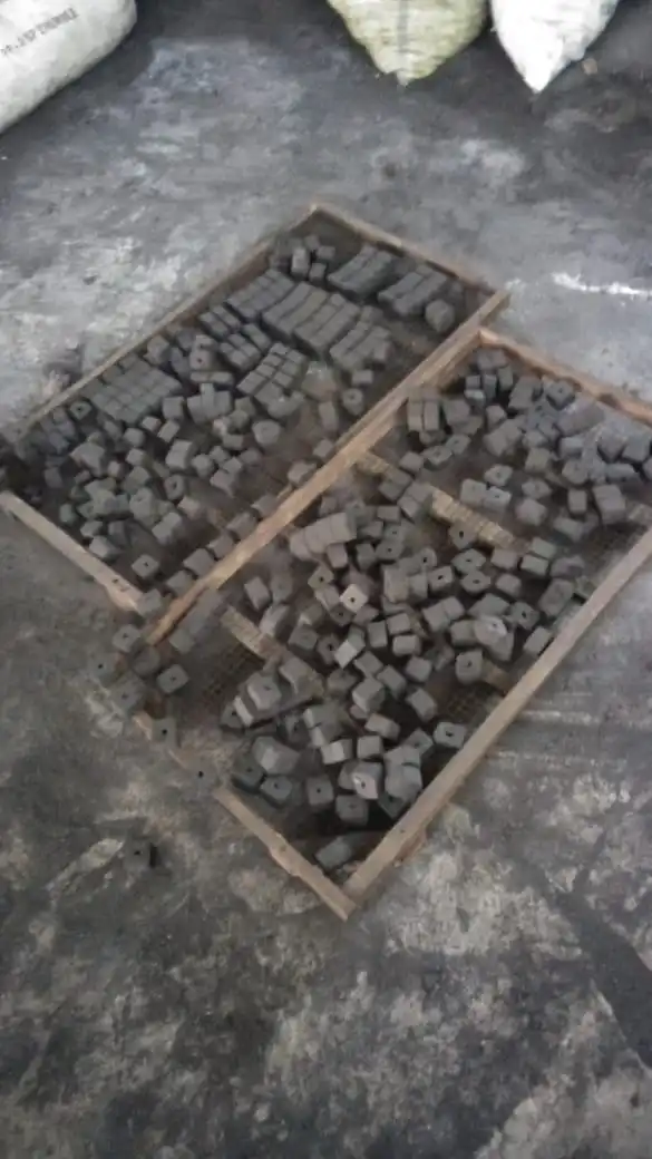  Кокосовая Скорлупа деревянный куб индонезийский превосходный Premiun среднее качество древесный уголь Брикеты брикеты