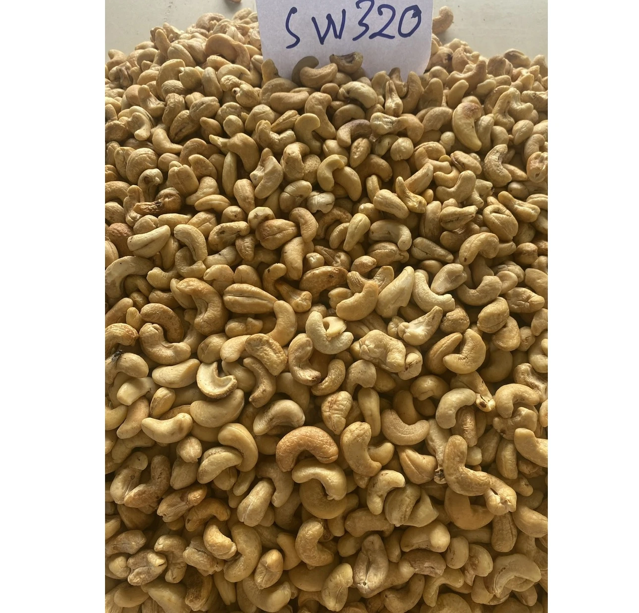 Vietnam Supplier nut food baked cashew nut kernels w240 w320 w450 snacks chip