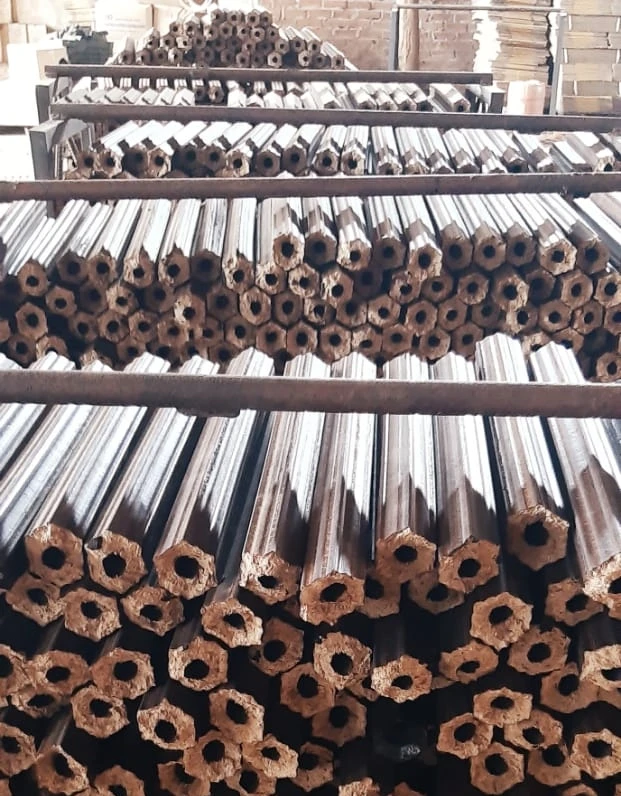  Вьетнам лучший поставщик древесный брикет шестигранный черный уголь оптом