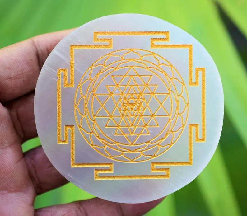 Улучшенная пластина для зарядки с гравировкой селенита символом Ом семь символов чакры исцеляющая Шри Янтры