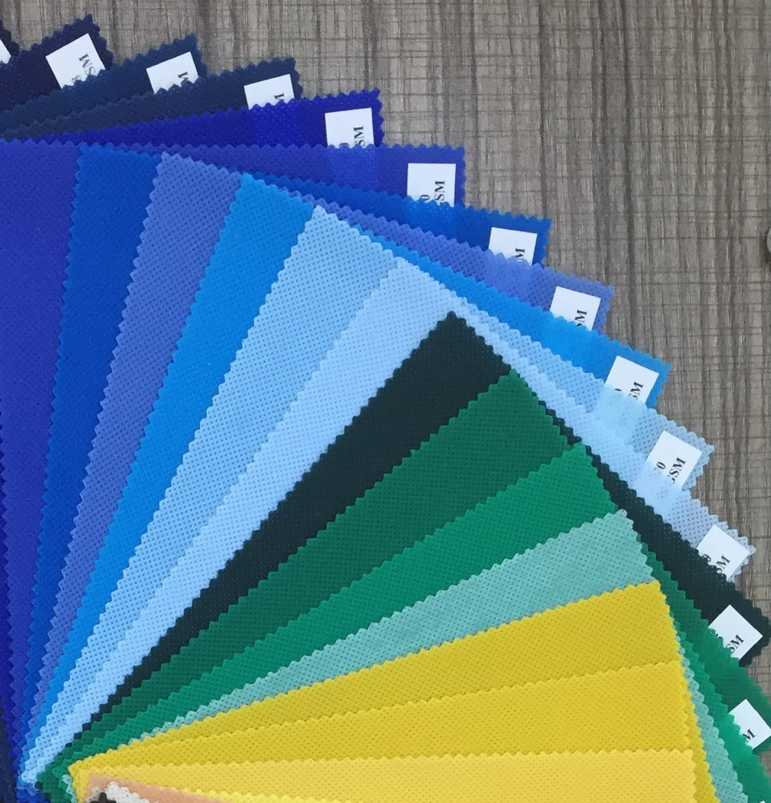 Roll high quality 1600mm pp embossed non woven fabric