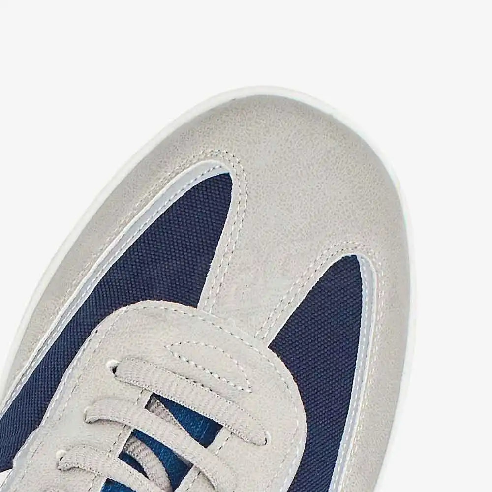 Comfortable Stock Sport Gym Shoes In Cheap Price