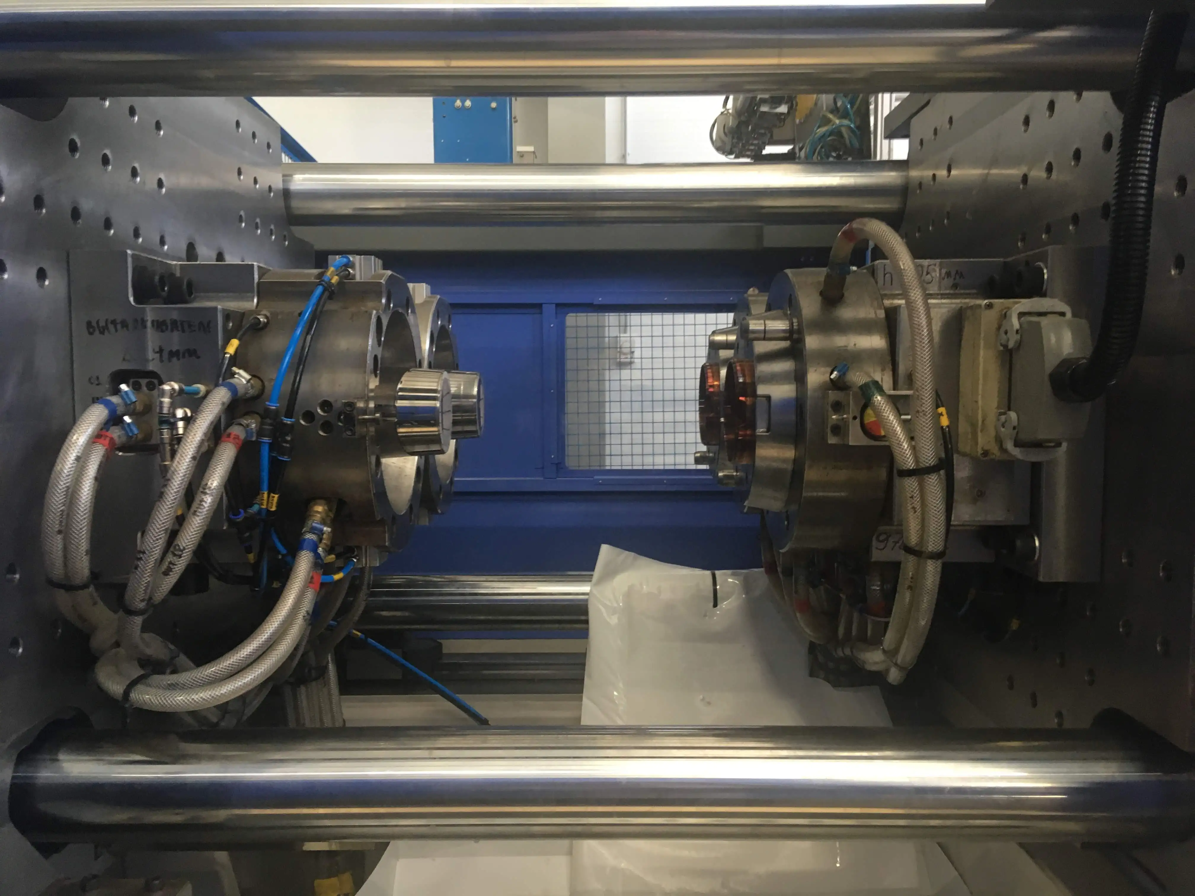 
Plastic bucket container Labeling Machine Sticker IML robot jar 