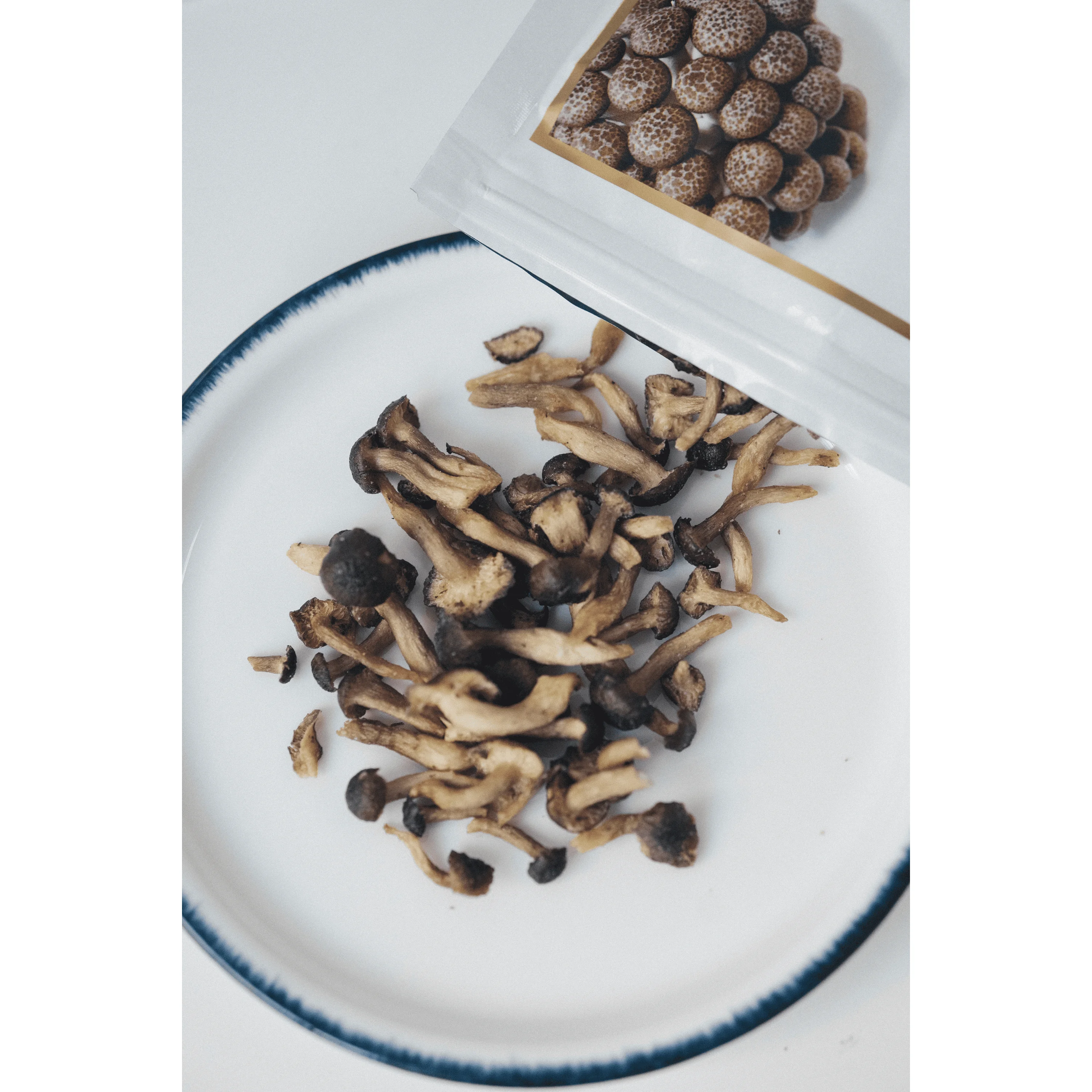 100% organic healthy shimeji fungo mushroom snacks