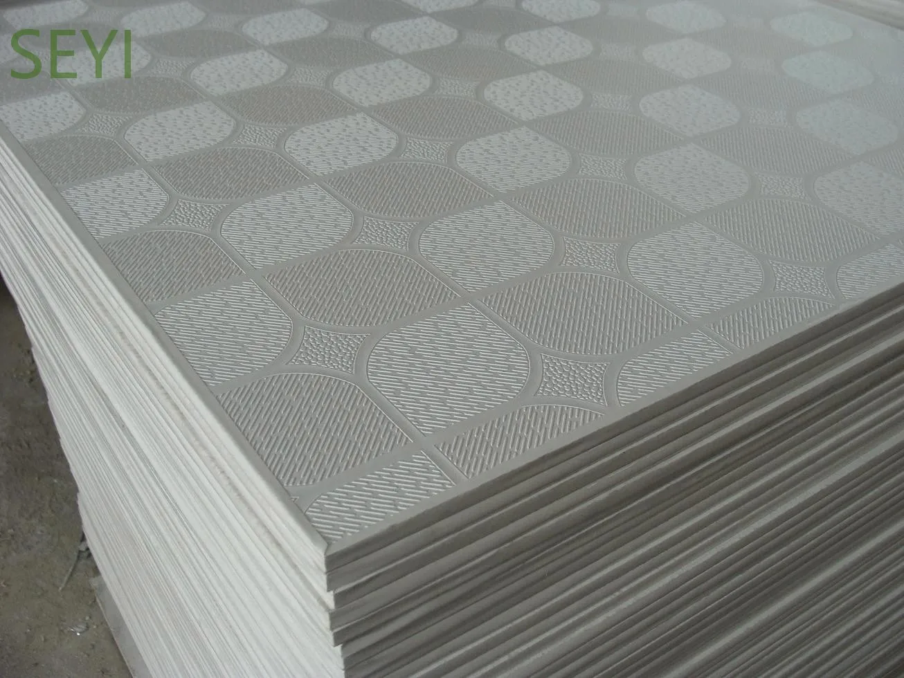 Factory Supply Decorative Fireproof PVC   Gypsum Boards  Ceiling Tiles