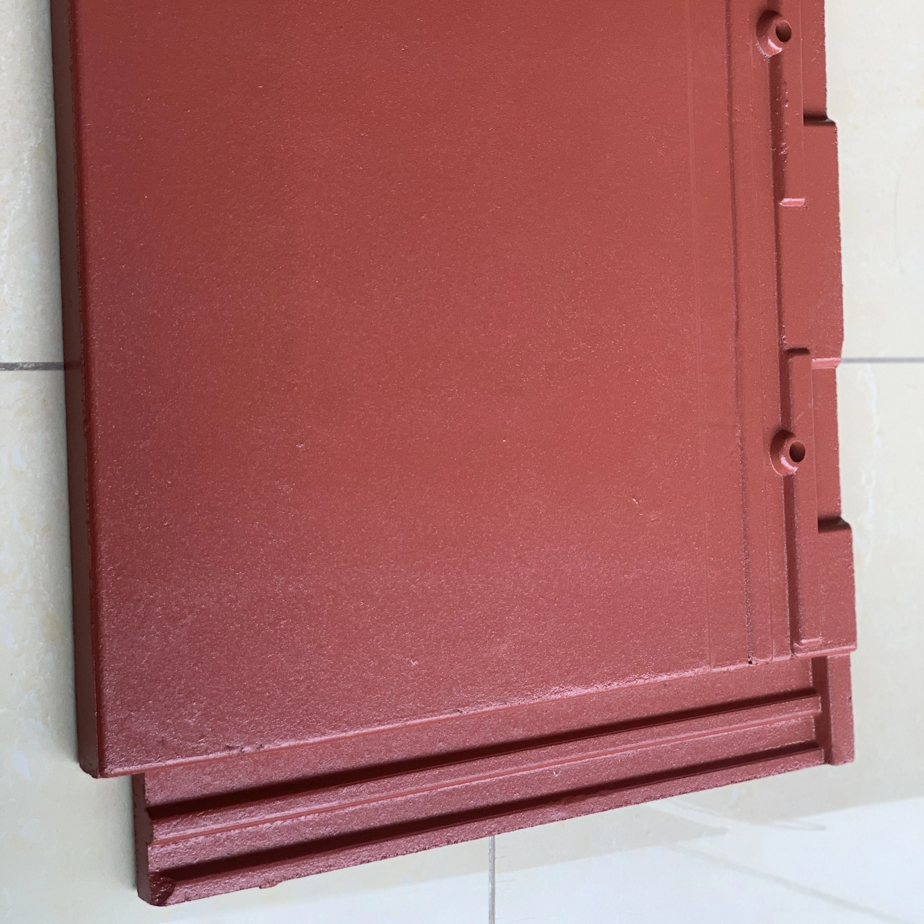 Легкая устойчивая к атмосферным воздействиям цветная вьетнамская плоская бетонная черепица для крыши экспорт продажи