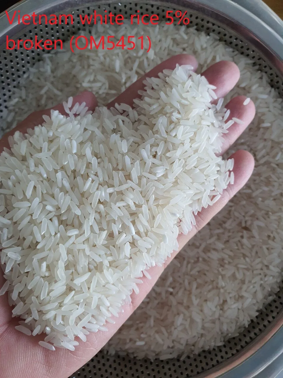 Самый дешевый вьетнамский белый рис 5% сломанный (OM5451) лучшее качество/wsap + 84 904 312 620
