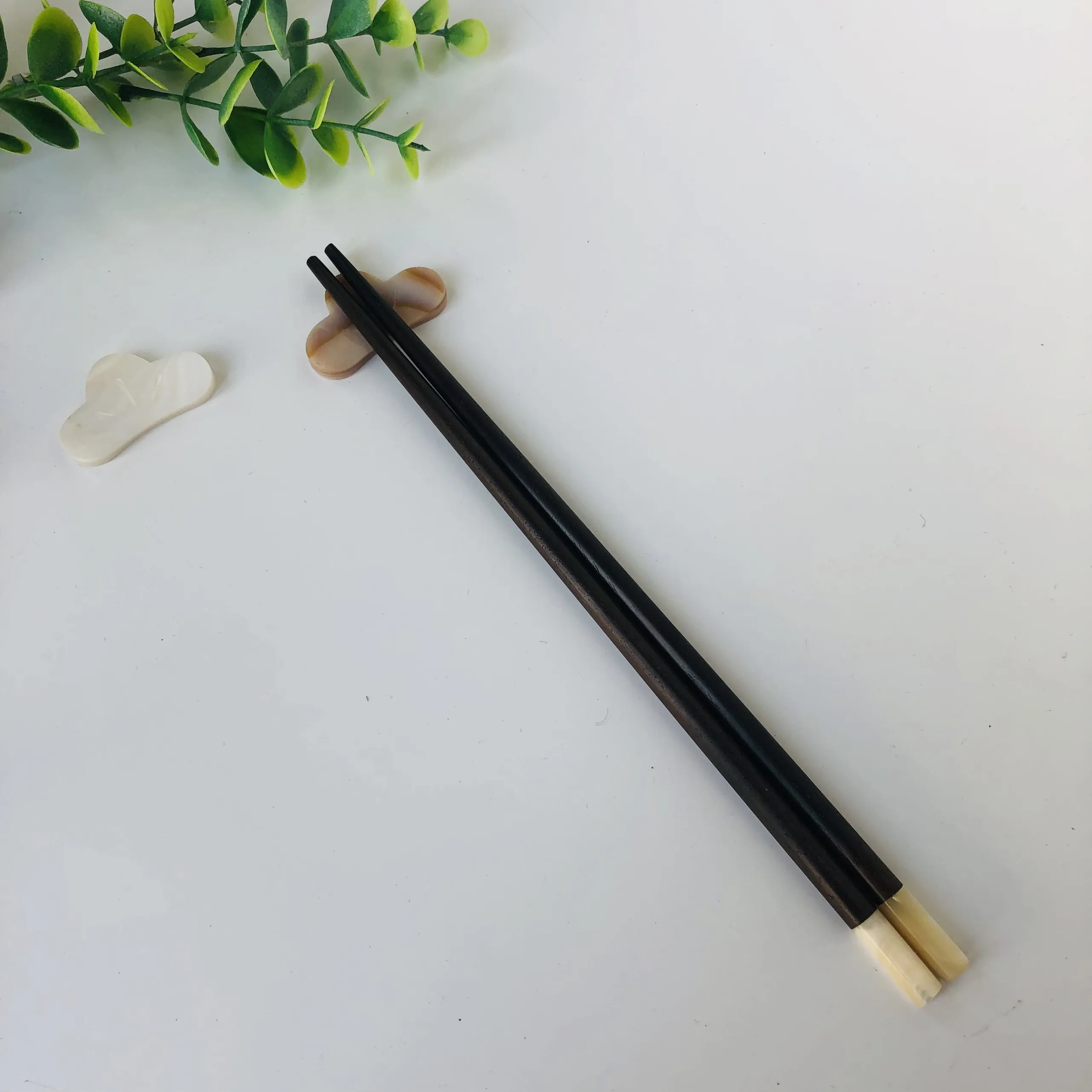 Natural Mother of Pearl Chopsticks Holder Leaf Shape Knife Stand Spoon Rest Japanese Frame Art Craft Dinner Kitchen Tableware