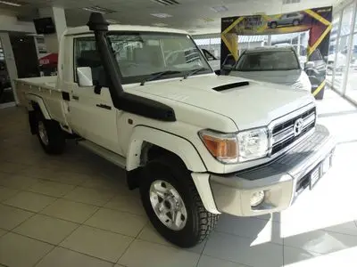 Довольно используемый пикап 2018/2019 RHD Land Cruiser с одной кабиной