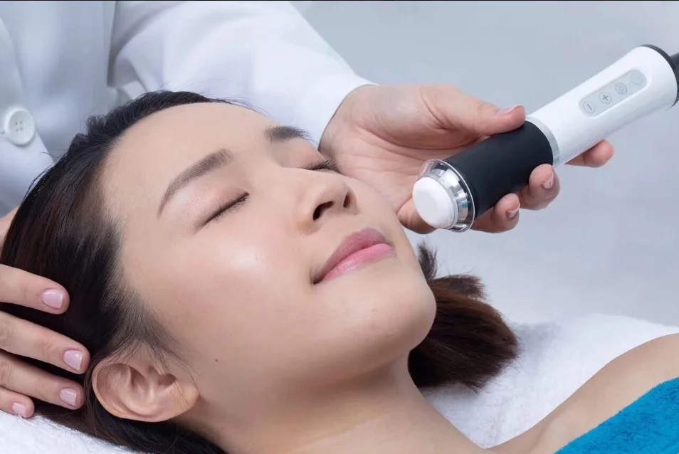 
Oxygen Ultrasound Bubbles Infusion Whitening Facial Beauty Machine 3 in 1 Skin Tightening Ultrasonic Pore Remover 