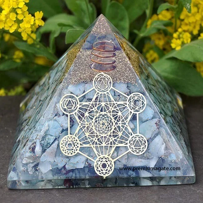 
 Пирамида из амазонита, Заряженная от энергии  