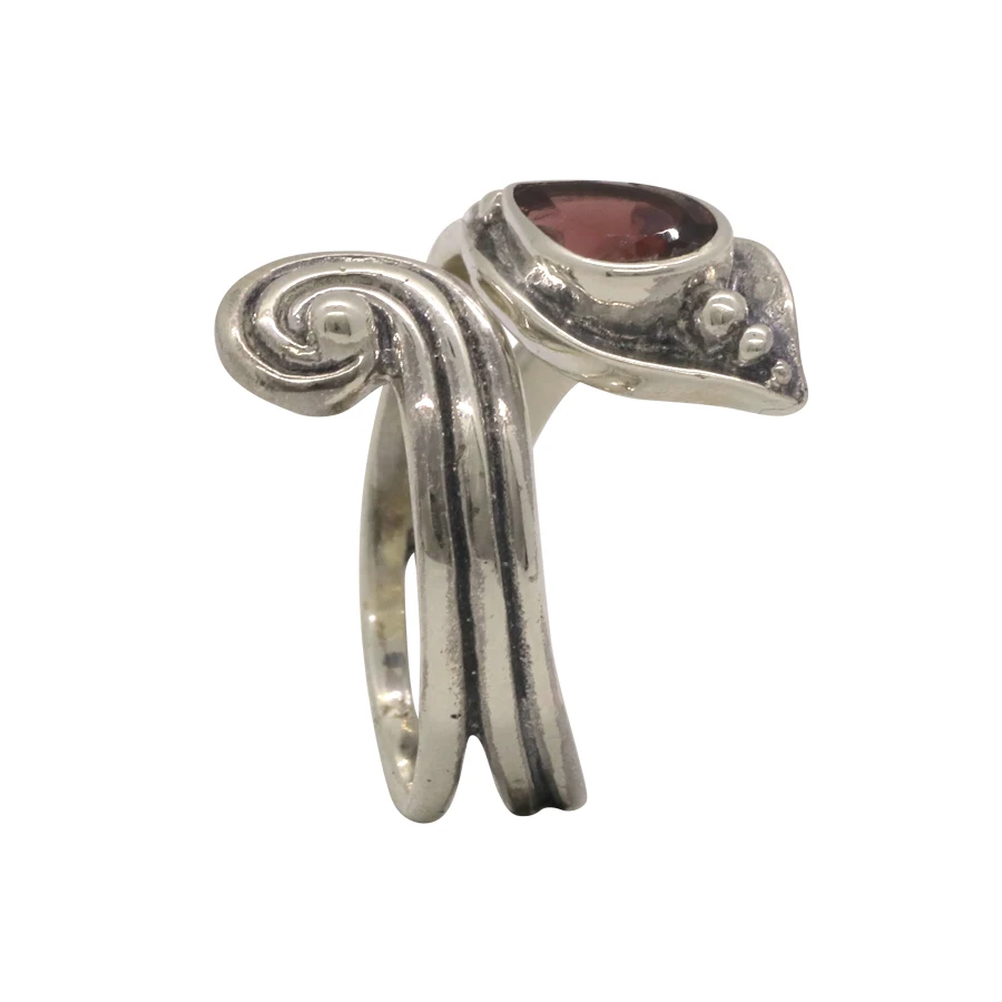 
Leaf Waves Silver Ring with Garnet 