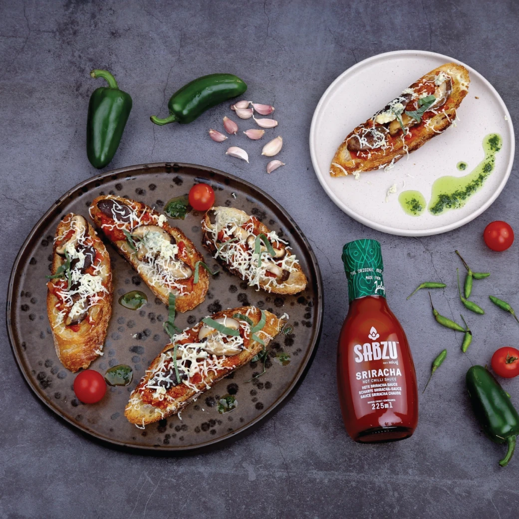 
 Best selling sauce Sriracha hot chilli sauce 225ML by Sabzu with Jalapenos made in Thailand  