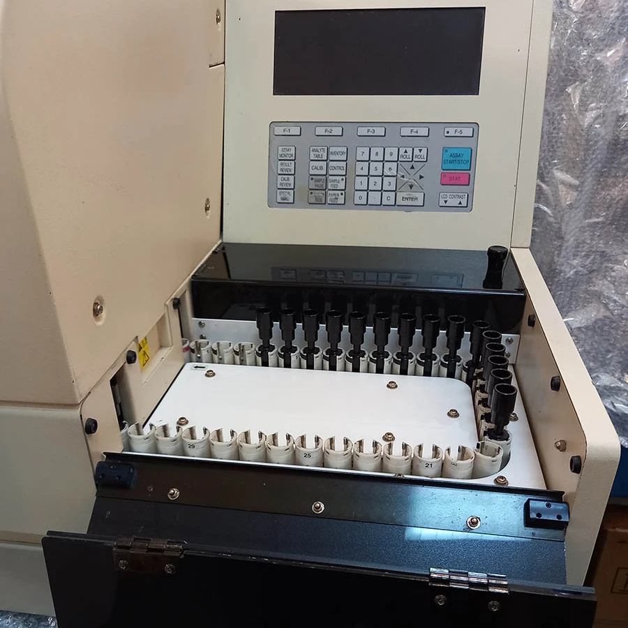 TOSOH AIA-600 II Automated Immunoassay auto Analyzer, System USED CONDITION