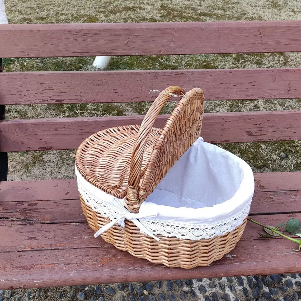 Wicker Picnic Basket, Handmade Basket Hamper with Lid and Handle Sturdy Woven Body with Washable Lining