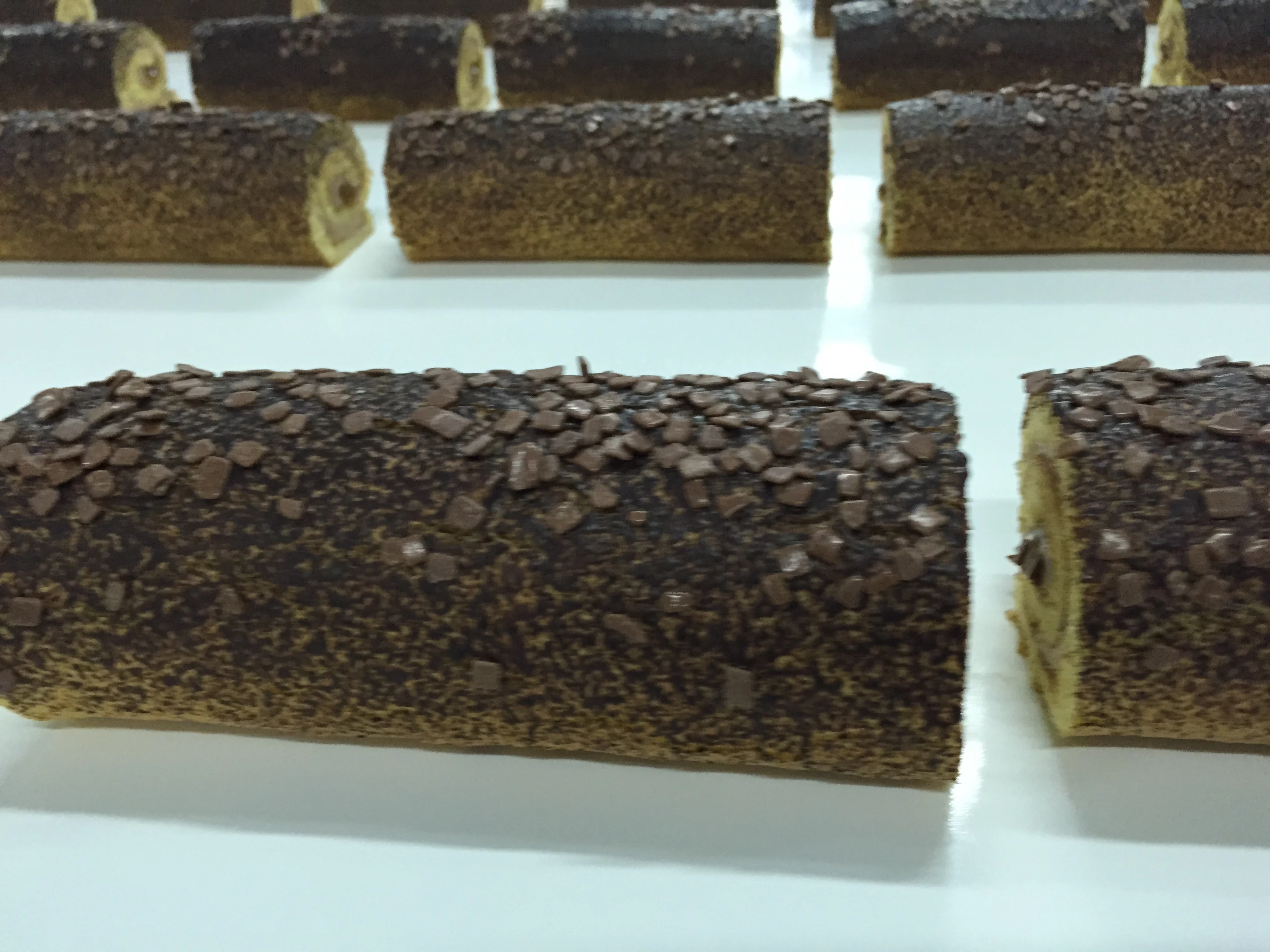 Automatic swiss roll cake making machine with CE Certificate, high efficiency baking equipment