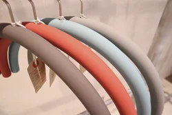 Small Lots 100 Pieces Available Space Saving Non-Slip Swimsuit Resin Poster Sweater Baby Plastic Suit Hanger For Sale