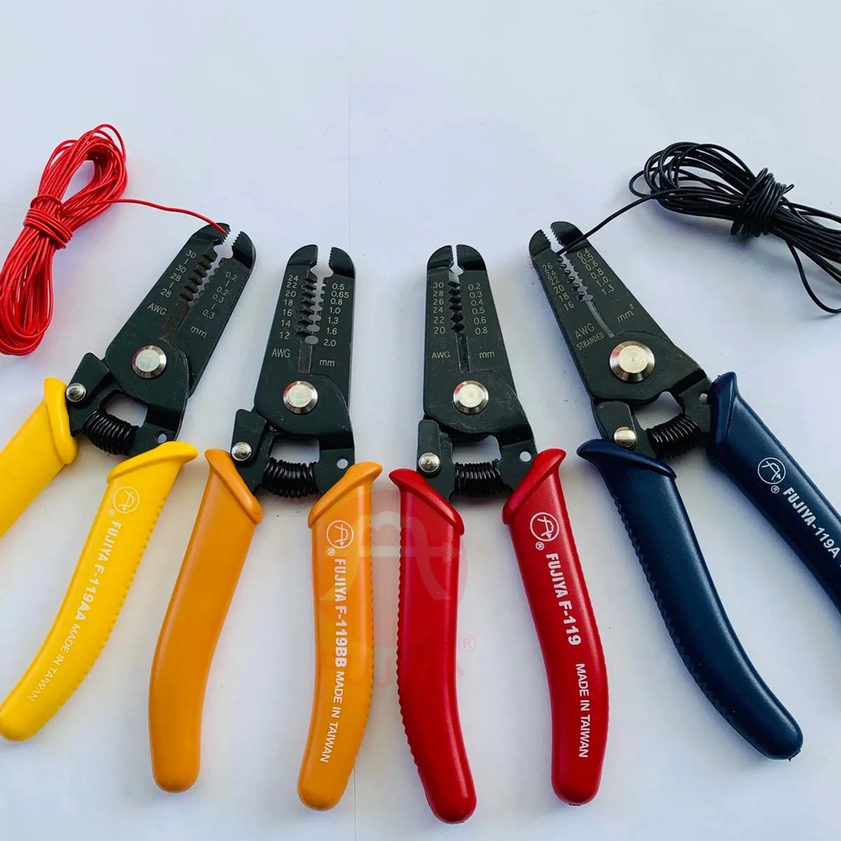 Electricain Multitool Automatic Wire Stripper l PVE comfort handle l S55C high carbon steel l