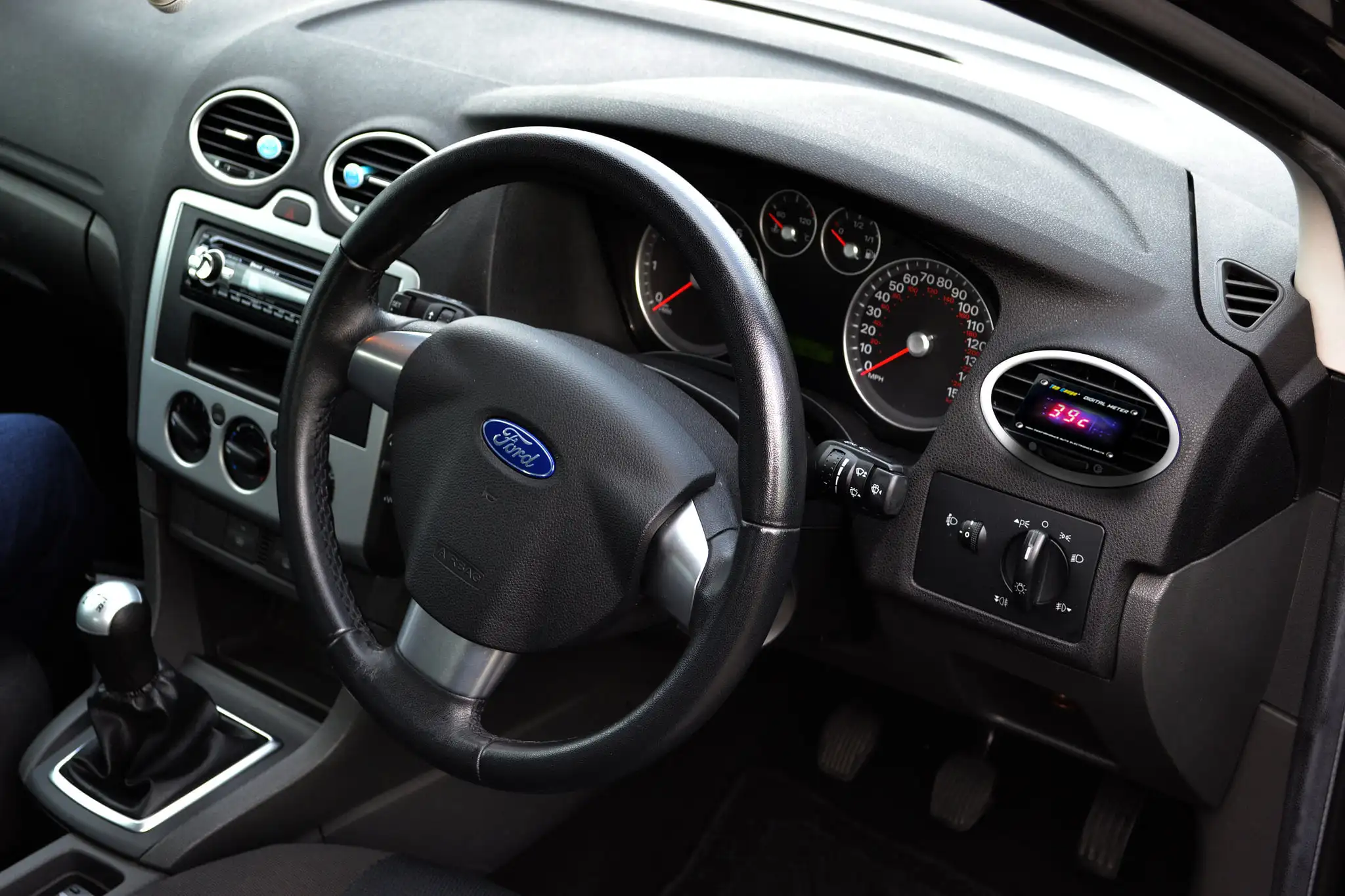 Oil Dipstick Gauge Oil Temperature compatible with Ford Focus MK2