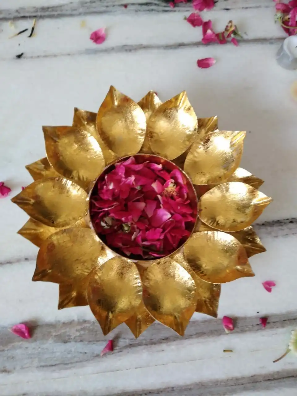 
Lotus Simple Iron platter in iron metal gold colour with brilliant design of flower leaves of colour Diwali item new desinge 