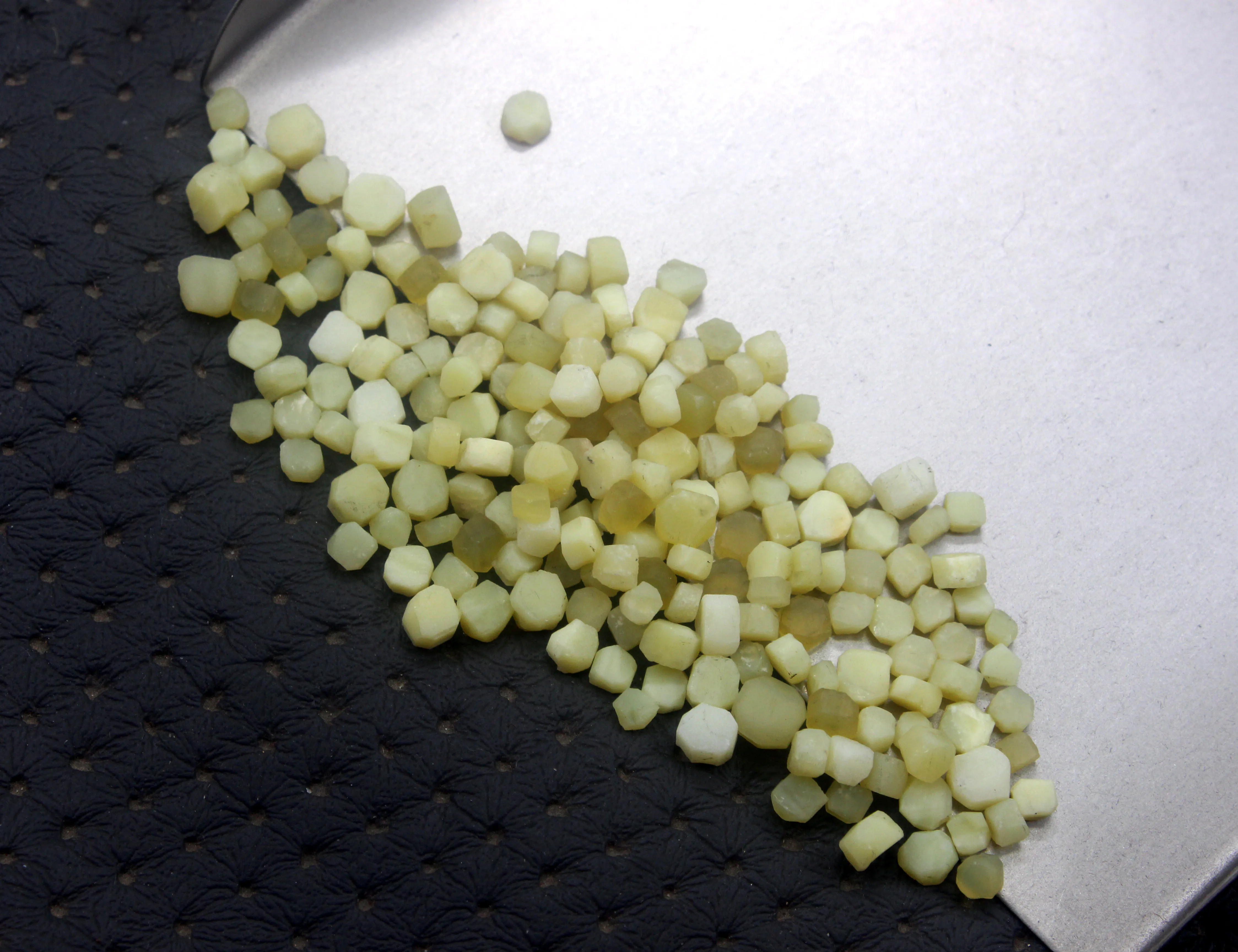 Top Quality 50 Pieces Tiny Natural Yellow Opal 2-4 MM Raw Genuine Loose Gemstone Making Chunky Jewelry Rough