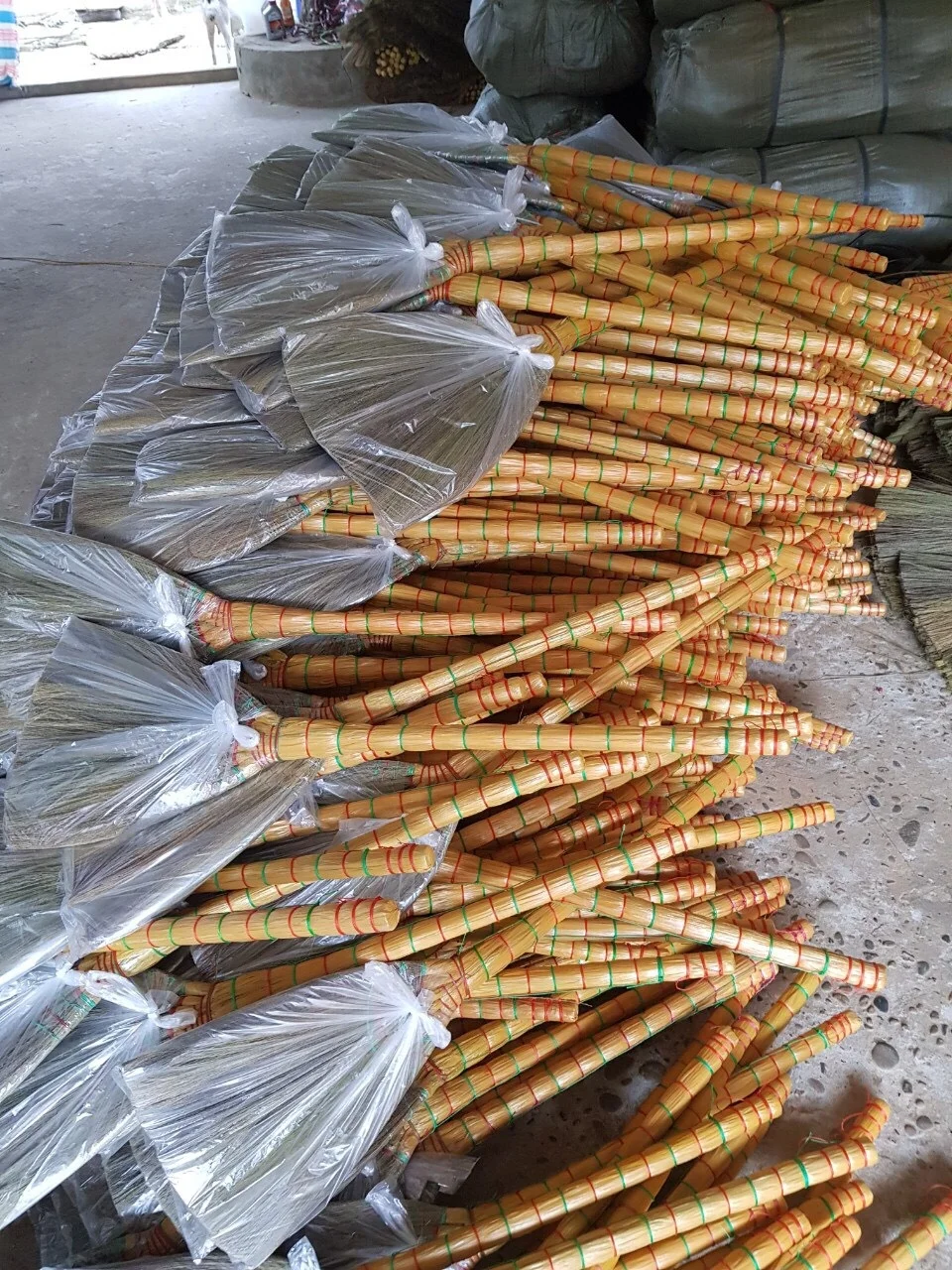 TOP HIGH QUALITY  NATURAL GRASS BROOM /COCONUT BROOM FROM VIETNAM- CONTACT: +84-907 377 828 ( Viber/ whatsapp/zalo)